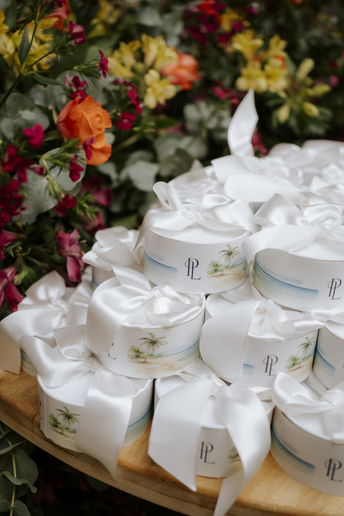 casamento em Ilhabela, vila salga, casamento à beira mar, casamento em capela, cerimônia íntima, cerimônia na praia, casamento na praia, casamento no vila salga, cerimônia pé na areia, duas cerimônias, duas vestidos de noiva, noiva na praia