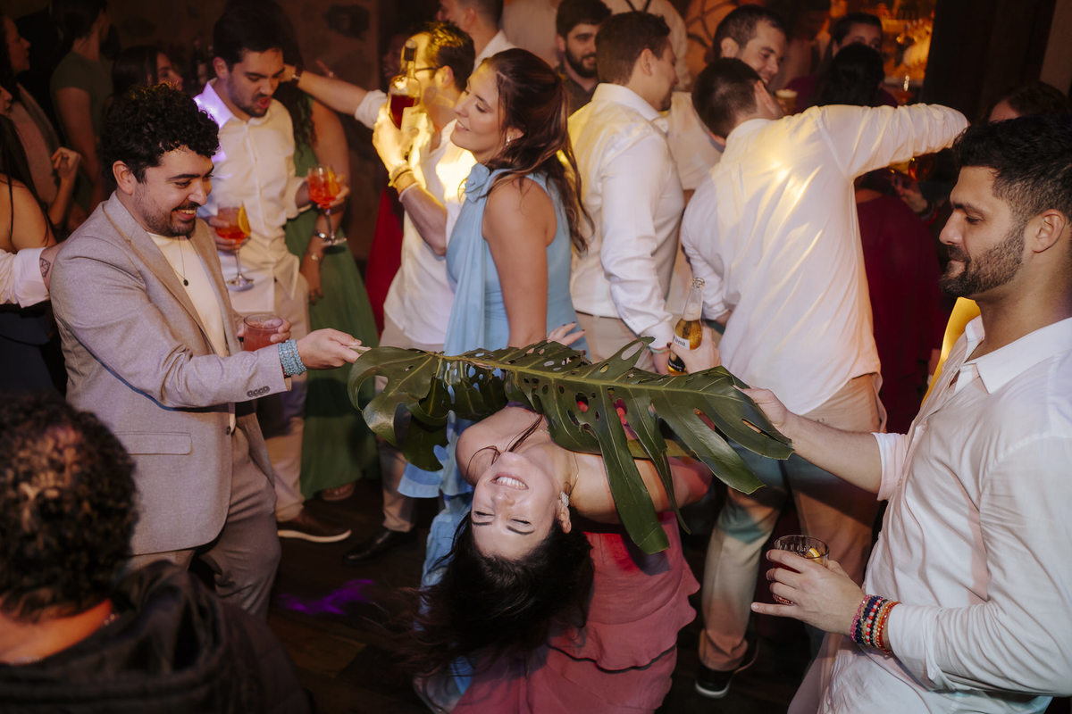 casamento em Ilhabela, vila salga, casamento à beira mar, casamento em capela, cerimônia íntima, cerimônia na praia, casamento na praia, casamento no vila salga, cerimônia pé na areia, duas cerimônias, duas vestidos de noiva, noiva na praia