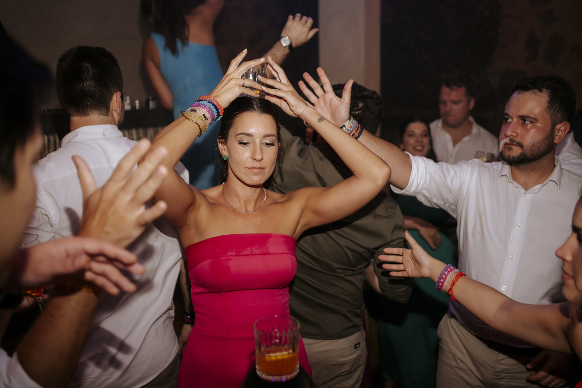 casamento em Ilhabela, vila salga, casamento à beira mar, casamento em capela, cerimônia íntima, cerimônia na praia, casamento na praia, casamento no vila salga, cerimônia pé na areia, duas cerimônias, duas vestidos de noiva, noiva na praia