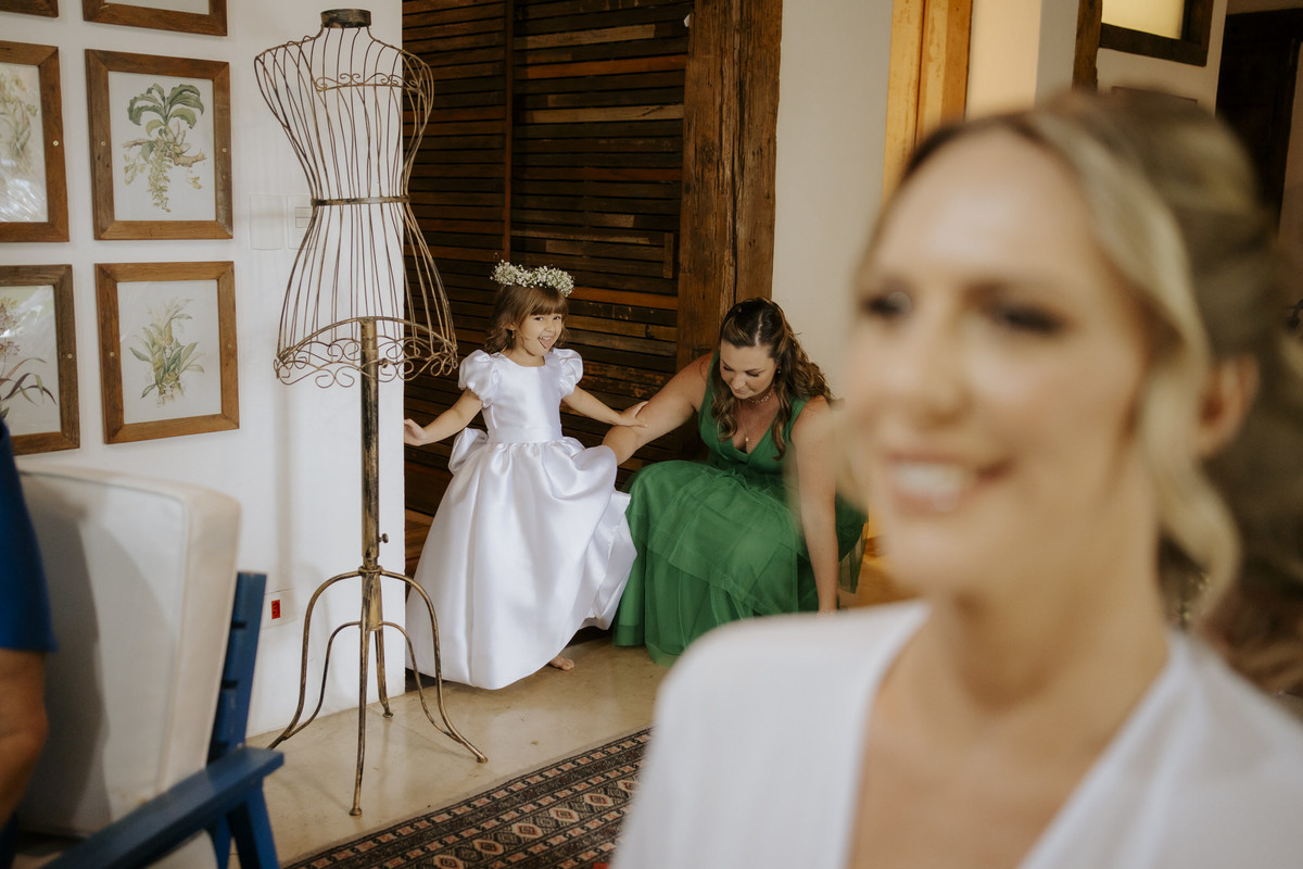 casamento em Ilhabela, vila salga, casamento à beira mar, casamento em capela, cerimônia íntima, cerimônia na praia, casamento na praia, casamento no vila salga, cerimônia pé na areia, duas cerimônias, duas vestidos de noiva, noiva na praia