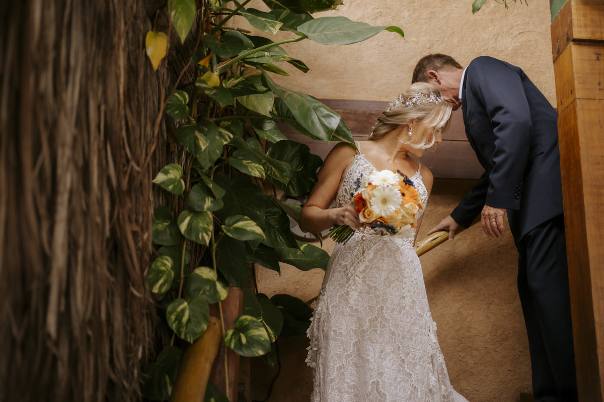 casamento em Ilhabela, vila salga, casamento à beira mar, casamento em capela, cerimônia íntima, cerimônia na praia, casamento na praia, casamento no vila salga, cerimônia pé na areia, duas cerimônias, duas vestidos de noiva, noiva na praia