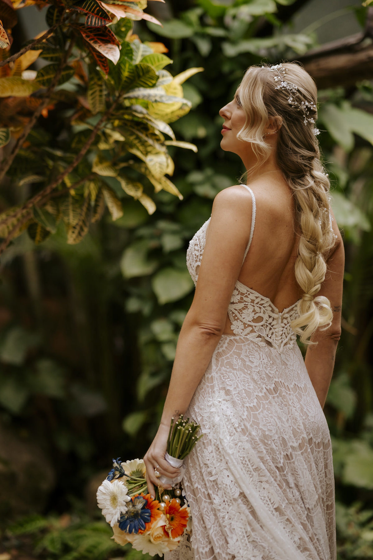 casamento em Ilhabela, vila salga, casamento à beira mar, casamento em capela, cerimônia íntima, cerimônia na praia, casamento na praia, casamento no vila salga, cerimônia pé na areia, duas cerimônias, duas vestidos de noiva, noiva na praia