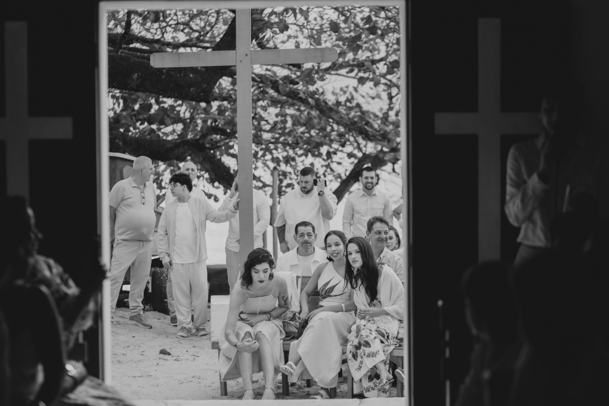 casamento em Ilhabela, vila salga, casamento à beira mar, casamento em capela, cerimônia íntima, cerimônia na praia, casamento na praia, casamento no vila salga, cerimônia pé na areia, duas cerimônias, duas vestidos de noiva, noiva na praia