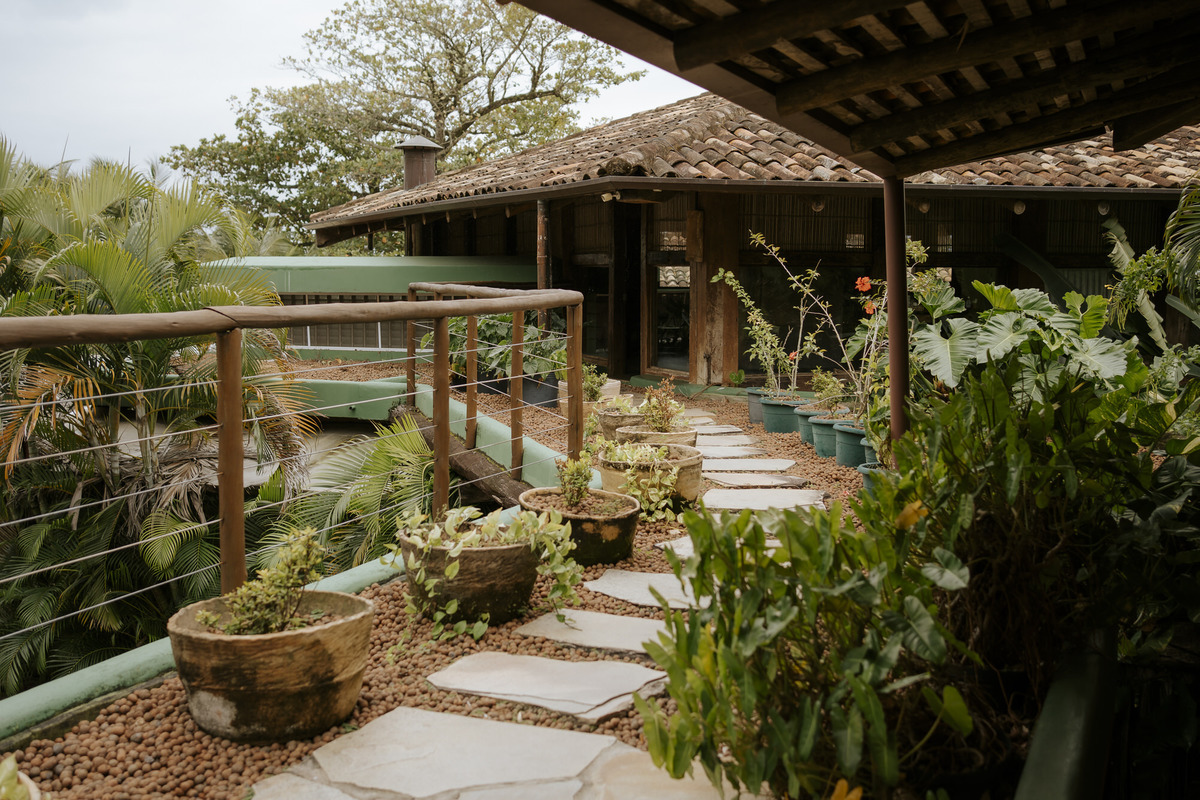 casamento em Ilhabela, vila salga, casamento à beira mar, casamento em capela, cerimônia íntima, cerimônia na praia, casamento na praia, casamento no vila salga, cerimônia pé na areia, duas cerimônias, duas vestidos de noiva, noiva na praia