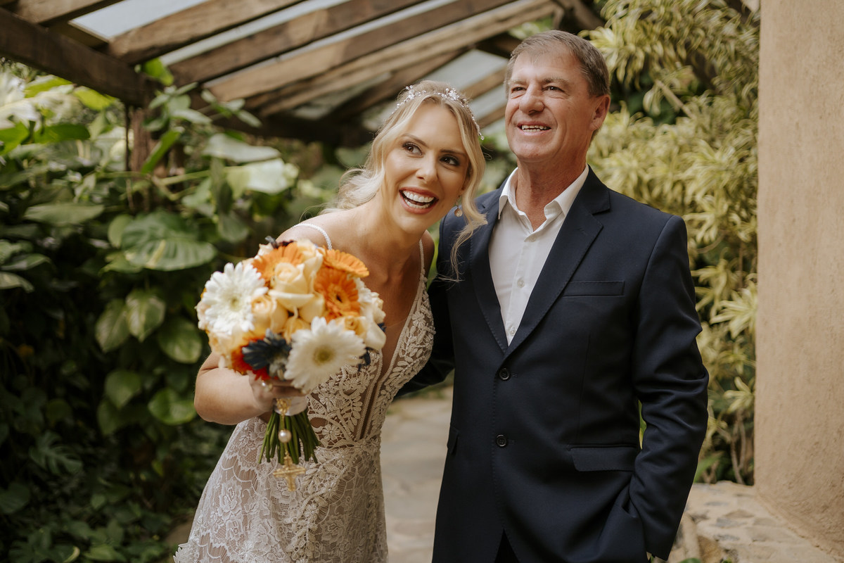 casamento em Ilhabela, vila salga, casamento à beira mar, casamento em capela, cerimônia íntima, cerimônia na praia, casamento na praia, casamento no vila salga, cerimônia pé na areia, duas cerimônias, duas vestidos de noiva, noiva na praia