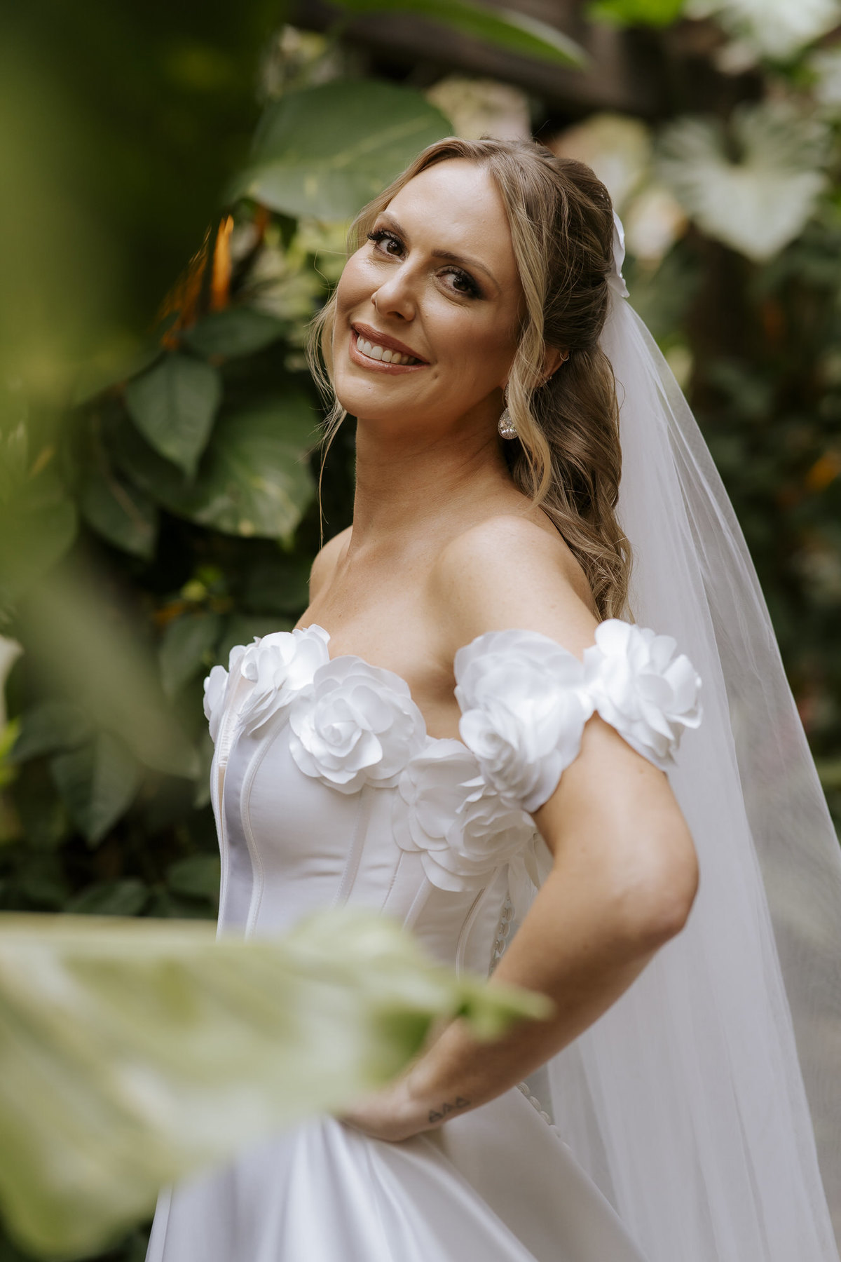casamento em Ilhabela, vila salga, casamento à beira mar, casamento em capela, cerimônia íntima, cerimônia na praia, casamento na praia, casamento no vila salga, cerimônia pé na areia, duas cerimônias, duas vestidos de noiva, noiva na praia
