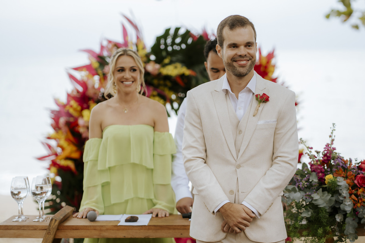 casamento em Ilhabela, vila salga, casamento à beira mar, casamento em capela, cerimônia íntima, cerimônia na praia, casamento na praia, casamento no vila salga, cerimônia pé na areia, duas cerimônias, duas vestidos de noiva, noiva na praia