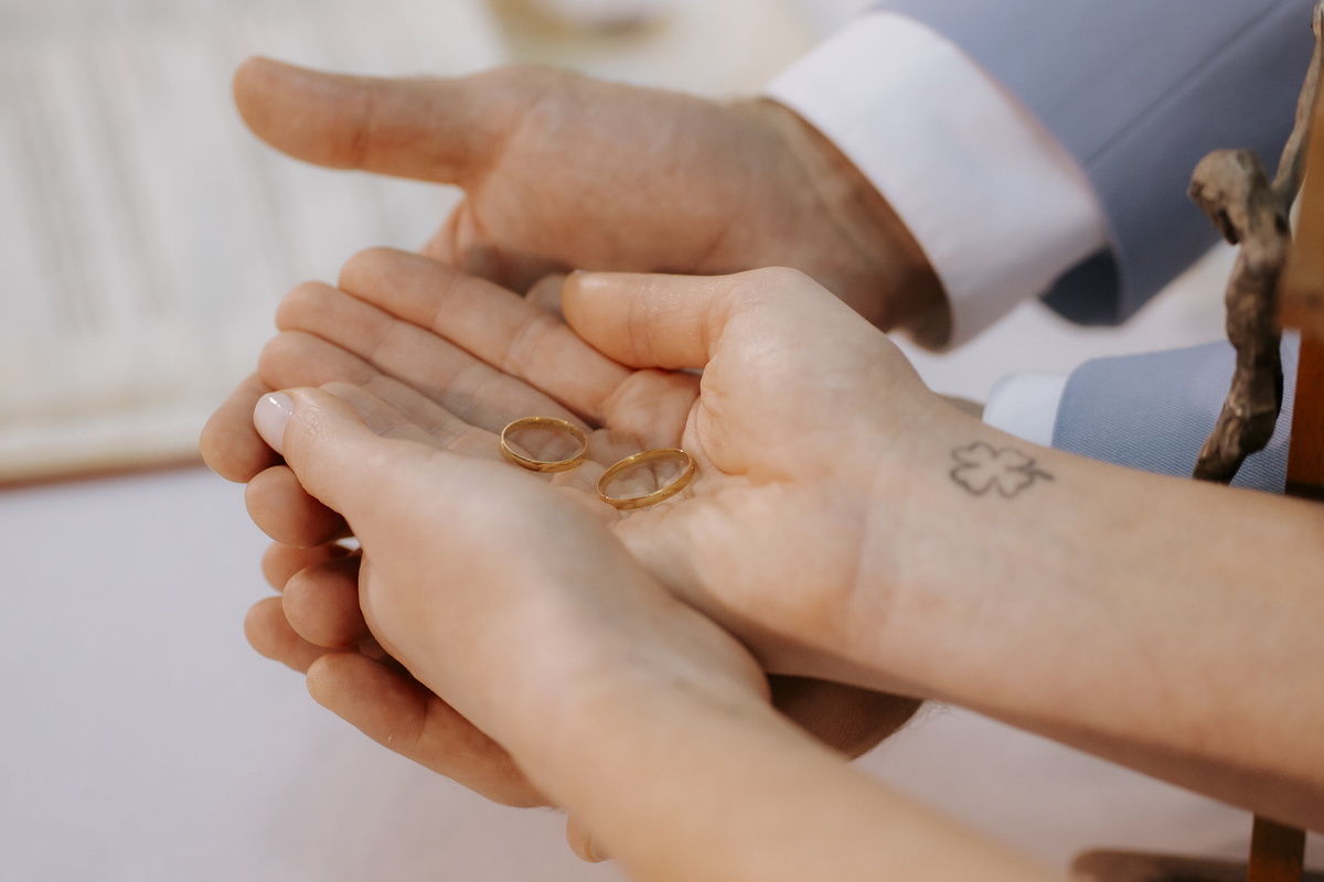 casamento em Ilhabela, vila salga, casamento à beira mar, casamento em capela, cerimônia íntima, cerimônia na praia, casamento na praia, casamento no vila salga, cerimônia pé na areia, duas cerimônias, duas vestidos de noiva, noiva na praia