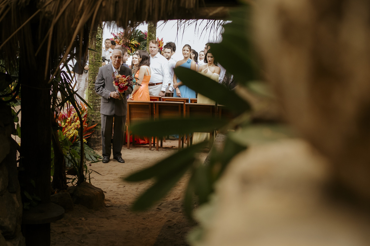 casamento em Ilhabela, vila salga, casamento à beira mar, casamento em capela, cerimônia íntima, cerimônia na praia, casamento na praia, casamento no vila salga, cerimônia pé na areia, duas cerimônias, duas vestidos de noiva, noiva na praia