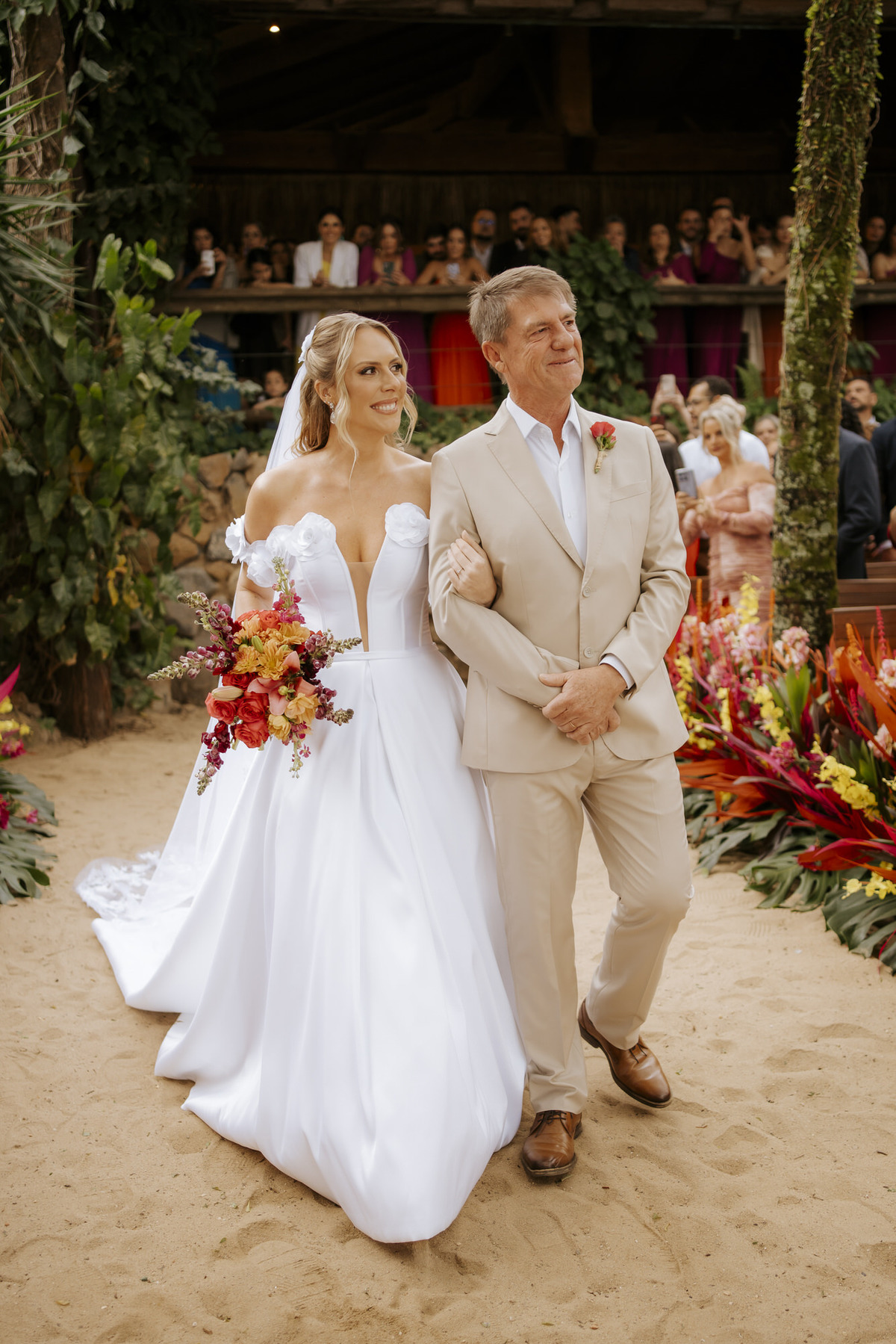 casamento em Ilhabela, vila salga, casamento à beira mar, casamento em capela, cerimônia íntima, cerimônia na praia, casamento na praia, casamento no vila salga, cerimônia pé na areia, duas cerimônias, duas vestidos de noiva, noiva na praia