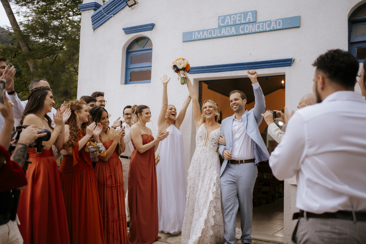 casamento em Ilhabela, vila salga, casamento à beira mar, casamento em capela, cerimônia íntima, cerimônia na praia, casamento na praia, casamento no vila salga, cerimônia pé na areia, duas cerimônias, duas vestidos de noiva, noiva na praia