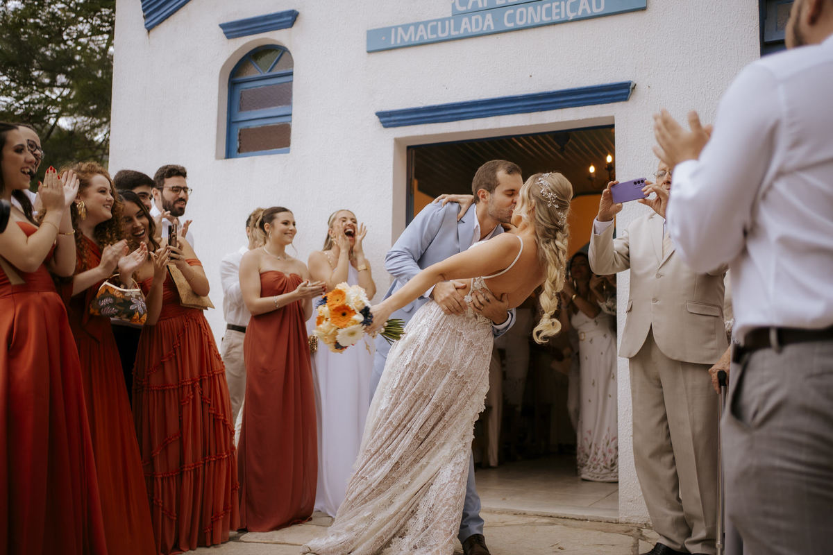 casamento em Ilhabela, vila salga, casamento à beira mar, casamento em capela, cerimônia íntima, cerimônia na praia, casamento na praia, casamento no vila salga, cerimônia pé na areia, duas cerimônias, duas vestidos de noiva, noiva na praia