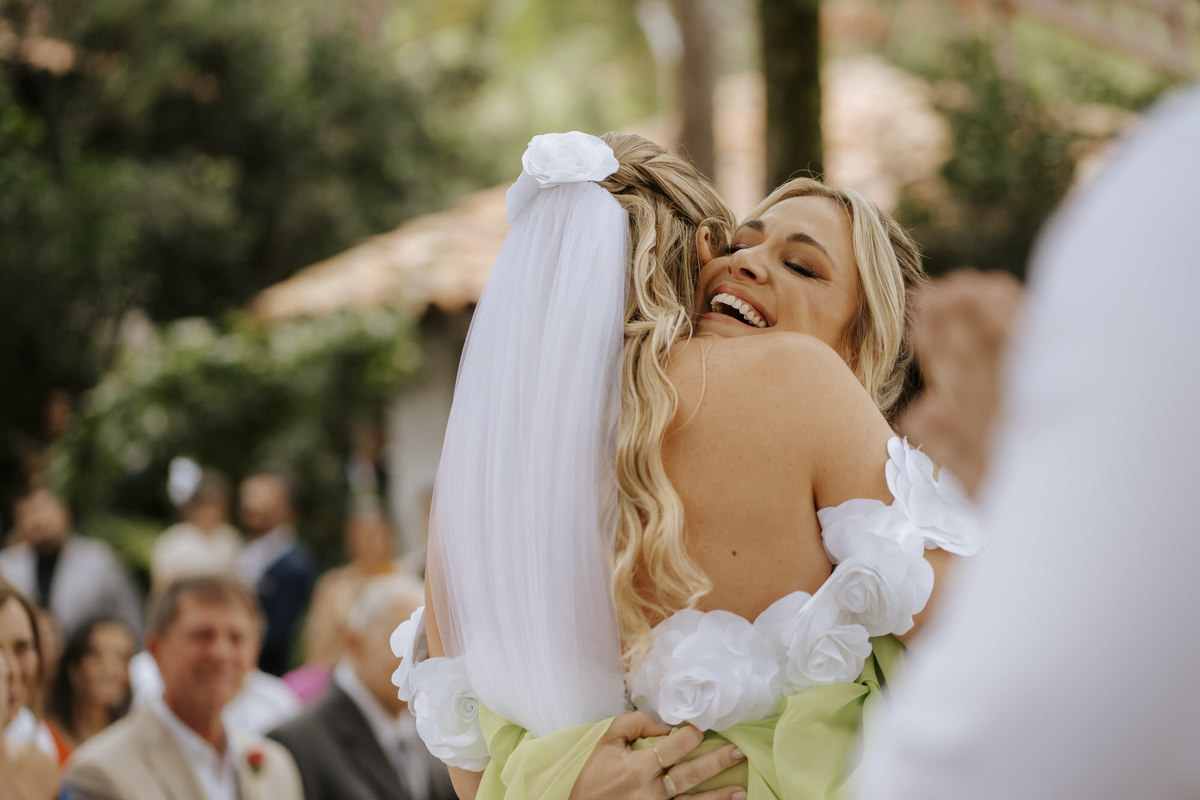 casamento em Ilhabela, vila salga, casamento à beira mar, casamento em capela, cerimônia íntima, cerimônia na praia, casamento na praia, casamento no vila salga, cerimônia pé na areia, duas cerimônias, duas vestidos de noiva, noiva na praia