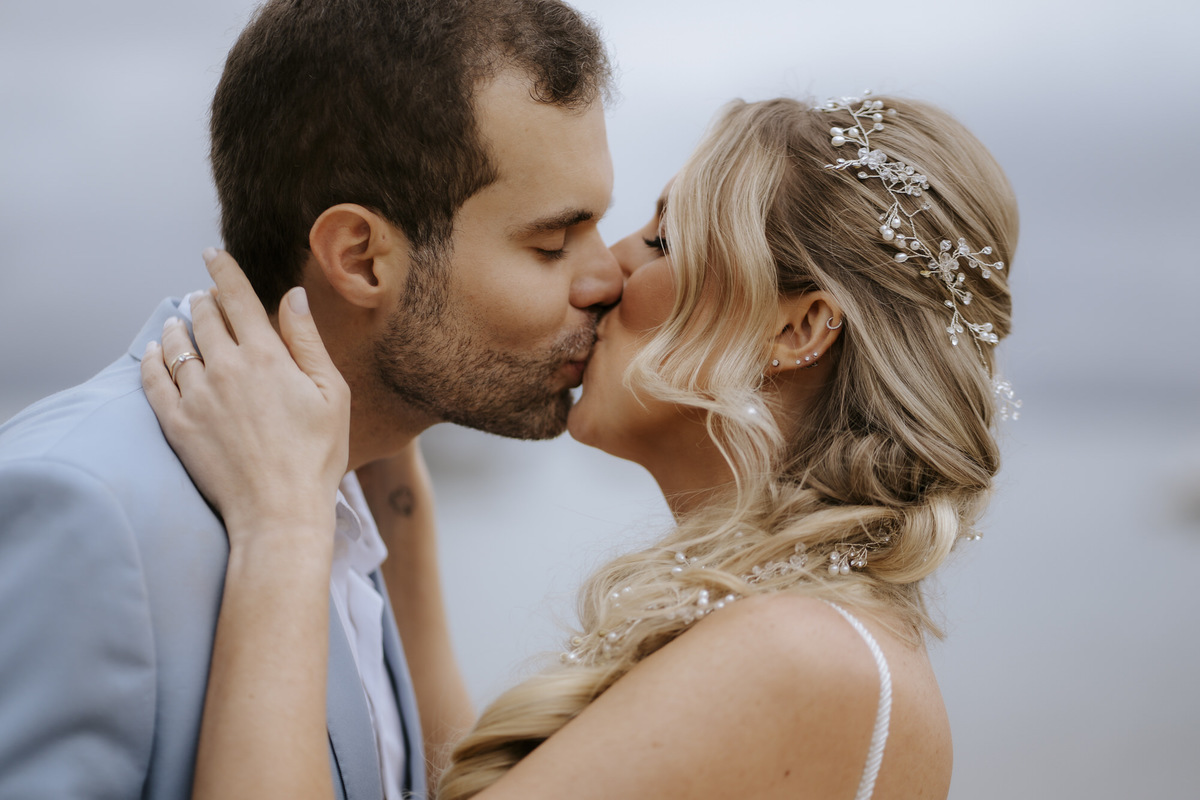 casamento em Ilhabela, vila salga, casamento à beira mar, casamento em capela, cerimônia íntima, cerimônia na praia, casamento na praia, casamento no vila salga, cerimônia pé na areia, duas cerimônias, duas vestidos de noiva, noiva na praia