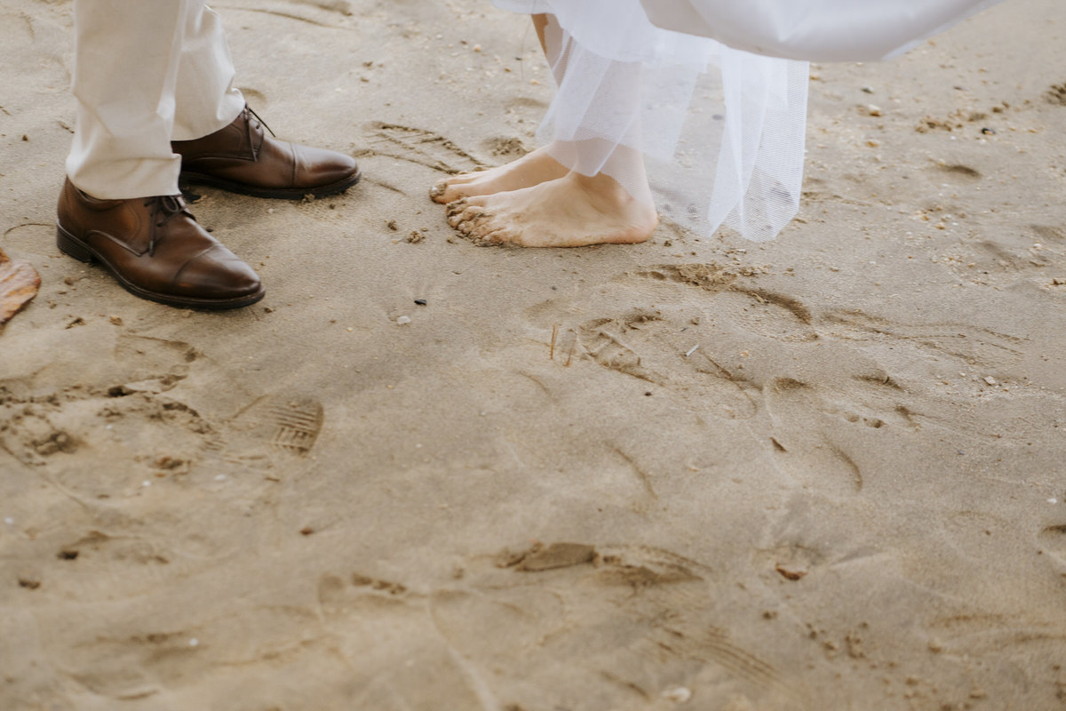 casamento em Ilhabela, vila salga, casamento à beira mar, casamento em capela, cerimônia íntima, cerimônia na praia, casamento na praia, casamento no vila salga, cerimônia pé na areia, duas cerimônias, duas vestidos de noiva, noiva na praia