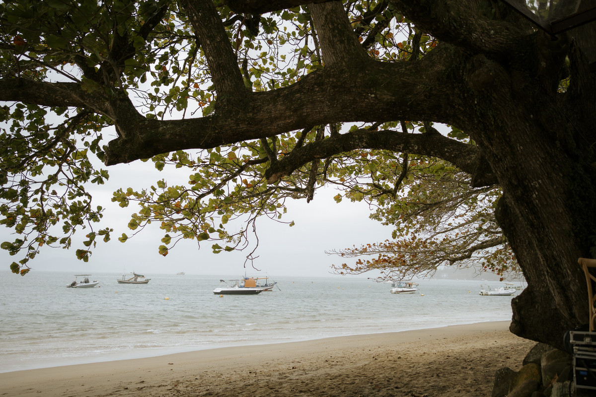 casamento em Ilhabela, vila salga, casamento à beira mar, casamento em capela, cerimônia íntima, cerimônia na praia, casamento na praia, casamento no vila salga, cerimônia pé na areia, duas cerimônias, duas vestidos de noiva, noiva na praia
