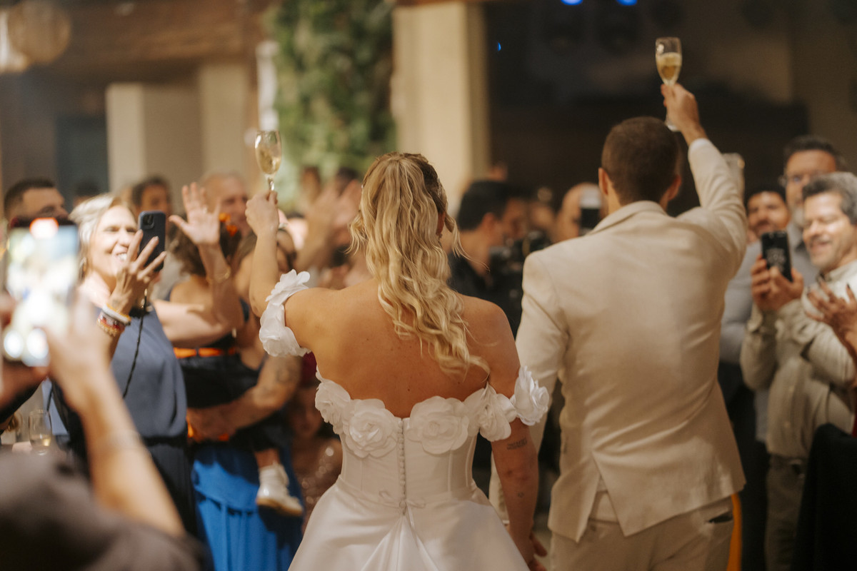 casamento em Ilhabela, vila salga, casamento à beira mar, casamento em capela, cerimônia íntima, cerimônia na praia, casamento na praia, casamento no vila salga, cerimônia pé na areia, duas cerimônias, duas vestidos de noiva, noiva na praia