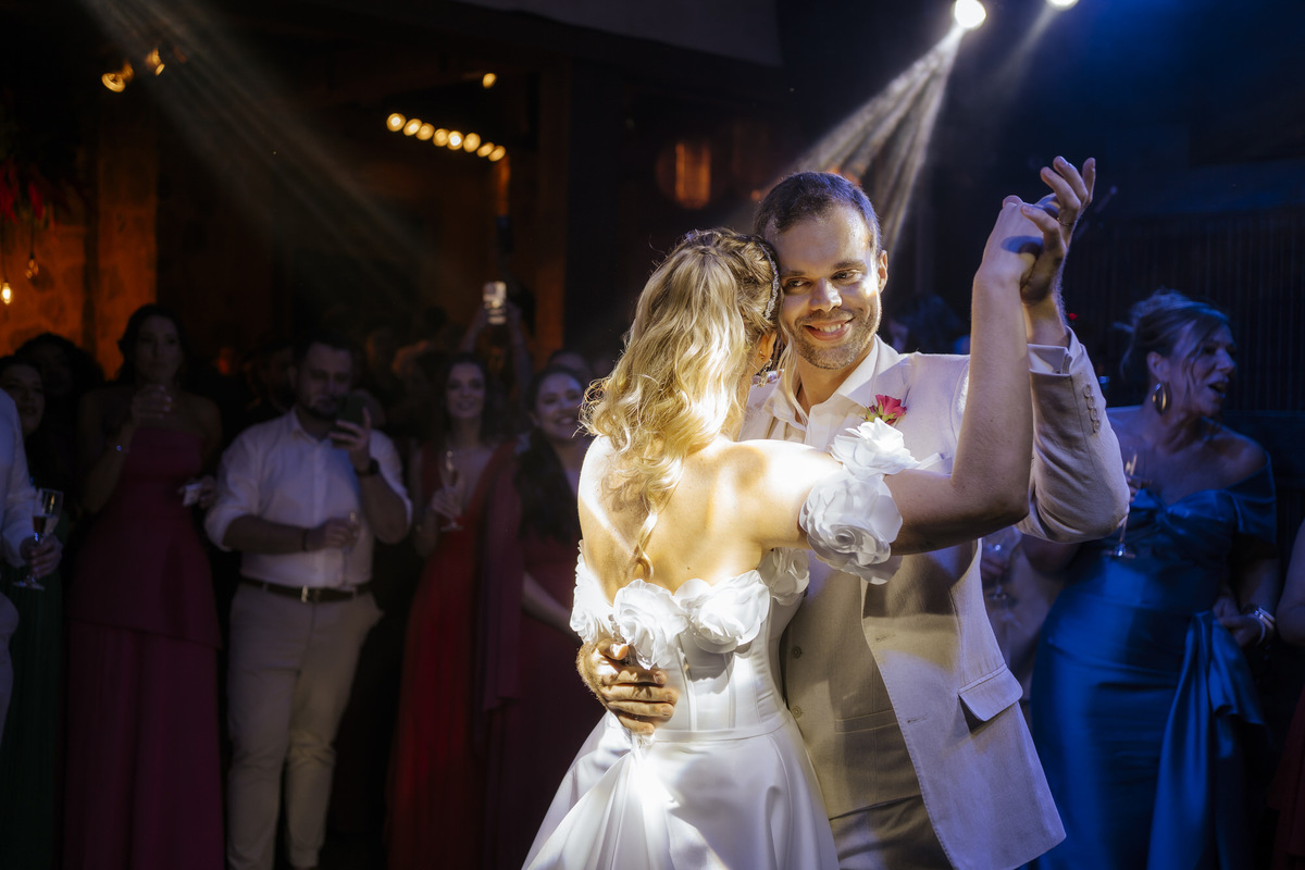 casamento em Ilhabela, vila salga, casamento à beira mar, casamento em capela, cerimônia íntima, cerimônia na praia, casamento na praia, casamento no vila salga, cerimônia pé na areia, duas cerimônias, duas vestidos de noiva, noiva na praia