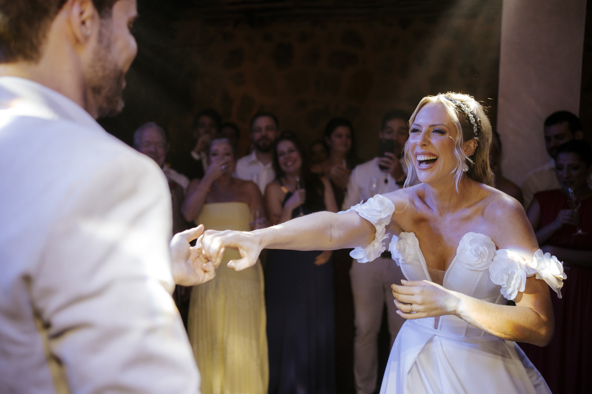 casamento em Ilhabela, vila salga, casamento à beira mar, casamento em capela, cerimônia íntima, cerimônia na praia, casamento na praia, casamento no vila salga, cerimônia pé na areia, duas cerimônias, duas vestidos de noiva, noiva na praia