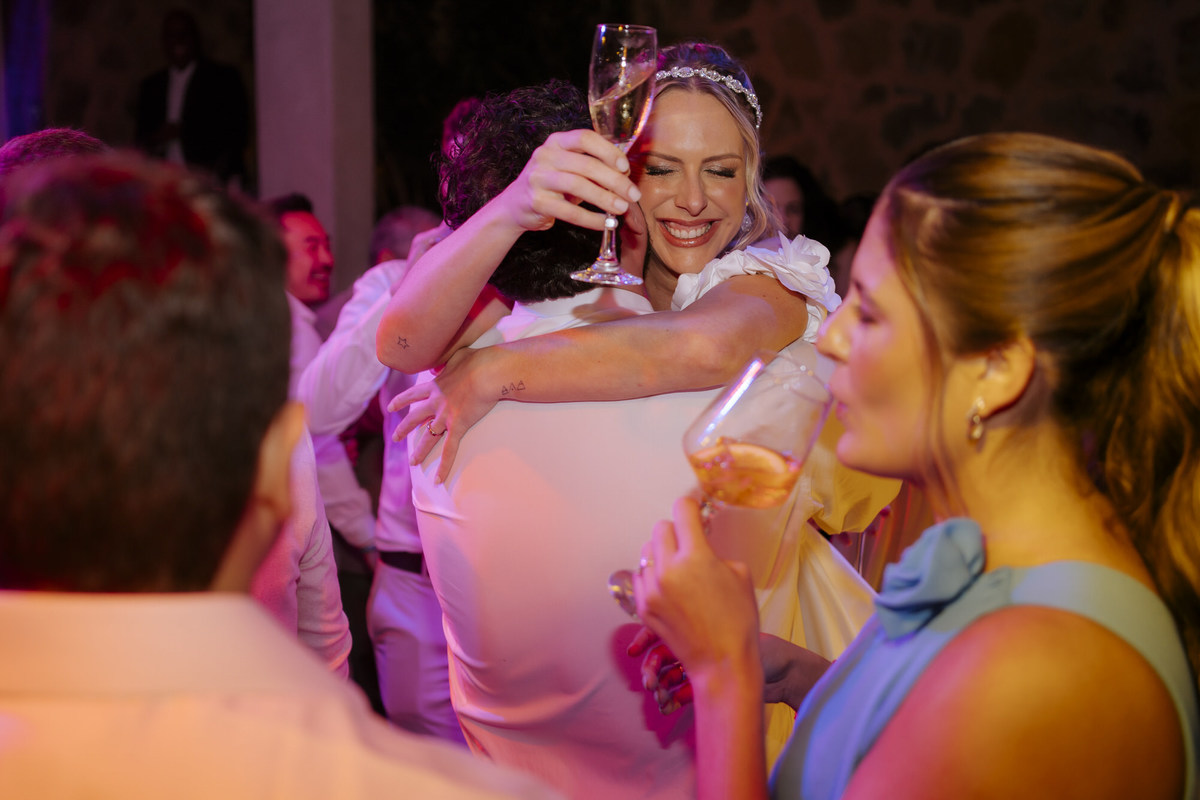 casamento em Ilhabela, vila salga, casamento à beira mar, casamento em capela, cerimônia íntima, cerimônia na praia, casamento na praia, casamento no vila salga, cerimônia pé na areia, duas cerimônias, duas vestidos de noiva, noiva na praia