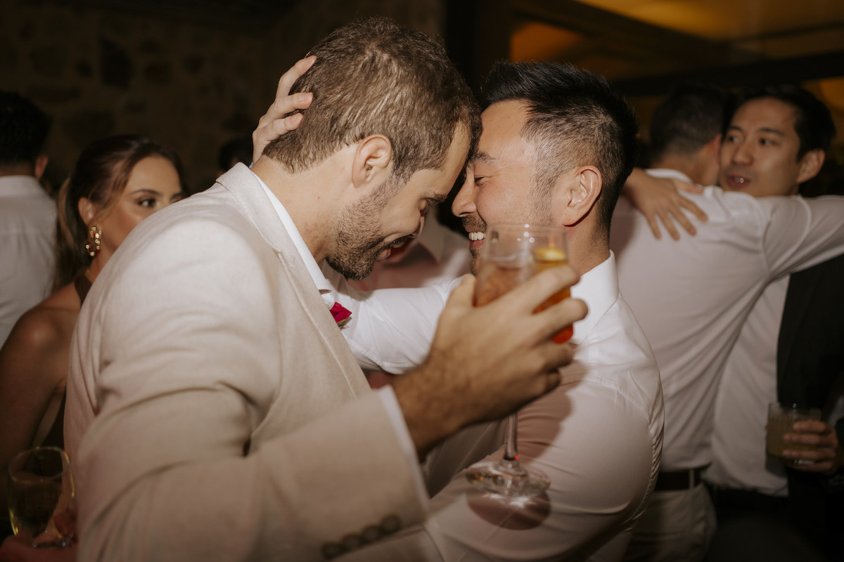 casamento em Ilhabela, vila salga, casamento à beira mar, casamento em capela, cerimônia íntima, cerimônia na praia, casamento na praia, casamento no vila salga, cerimônia pé na areia, duas cerimônias, duas vestidos de noiva, noiva na praia