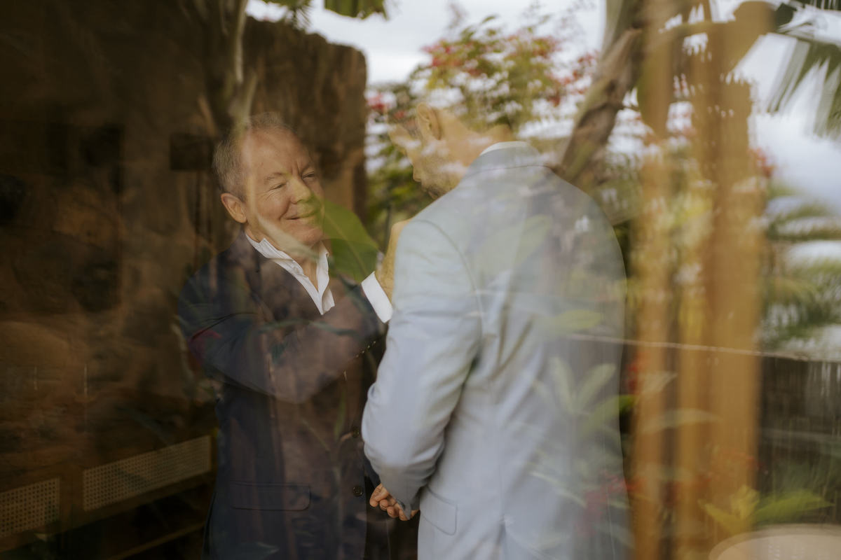 casamento em Ilhabela, vila salga, casamento à beira mar, casamento em capela, cerimônia íntima, cerimônia na praia, casamento na praia, casamento no vila salga, cerimônia pé na areia, duas cerimônias, duas vestidos de noiva, noiva na praia