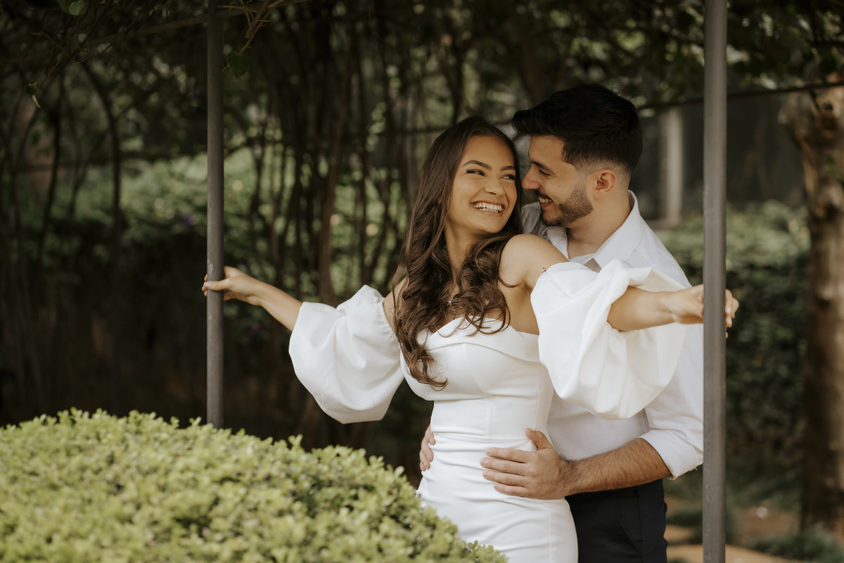 pré-wedding, wedding, ensaio de casal, ensaio fotográfico de casal, ensaio de casal na casa das rosas, casa das rosas, fotos de casal, ensaio fotográfico urbano e moderno