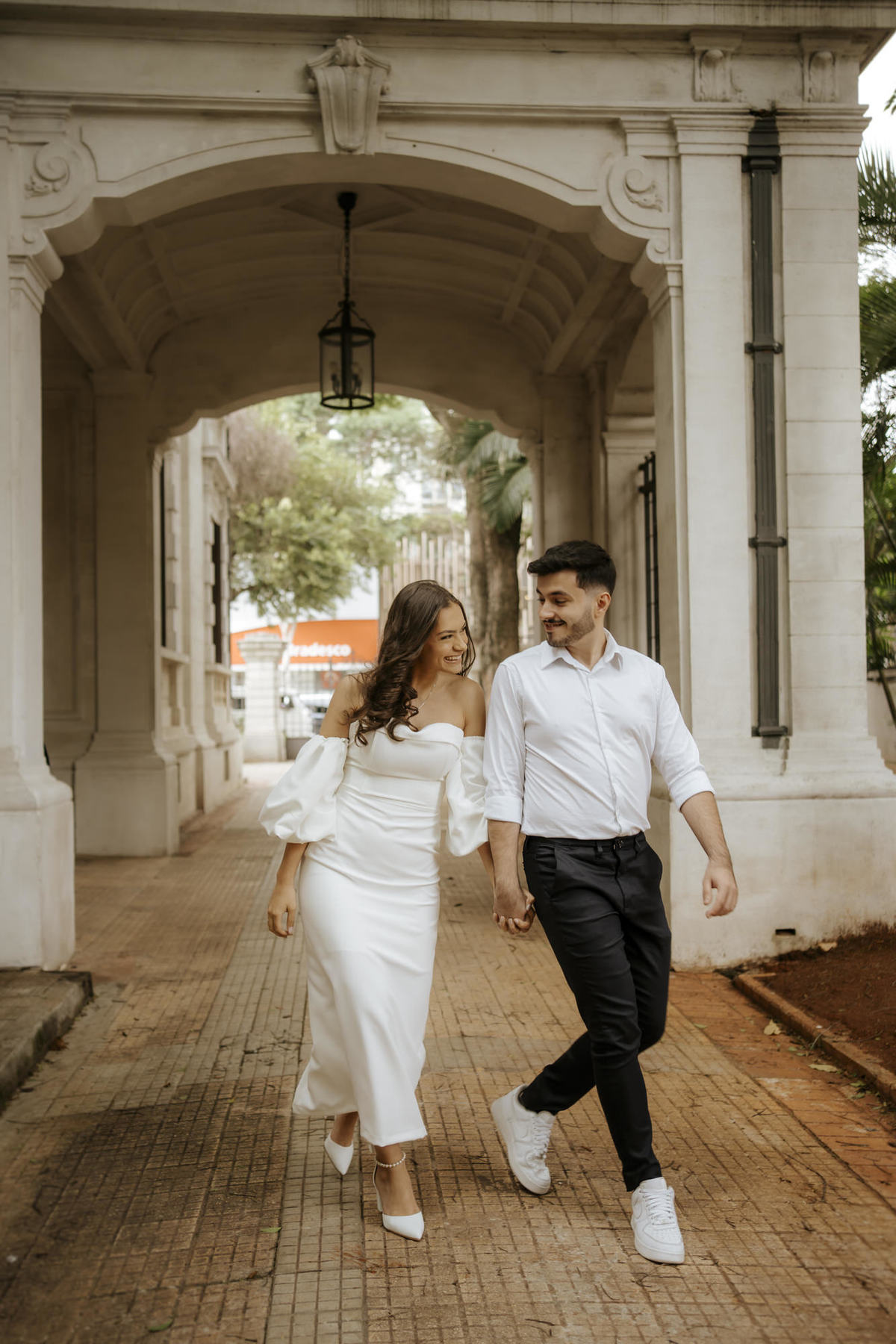 pré-wedding, wedding, ensaio de casal, ensaio fotográfico de casal, ensaio de casal na casa das rosas, casa das rosas, fotos de casal, ensaio fotográfico urbano e moderno