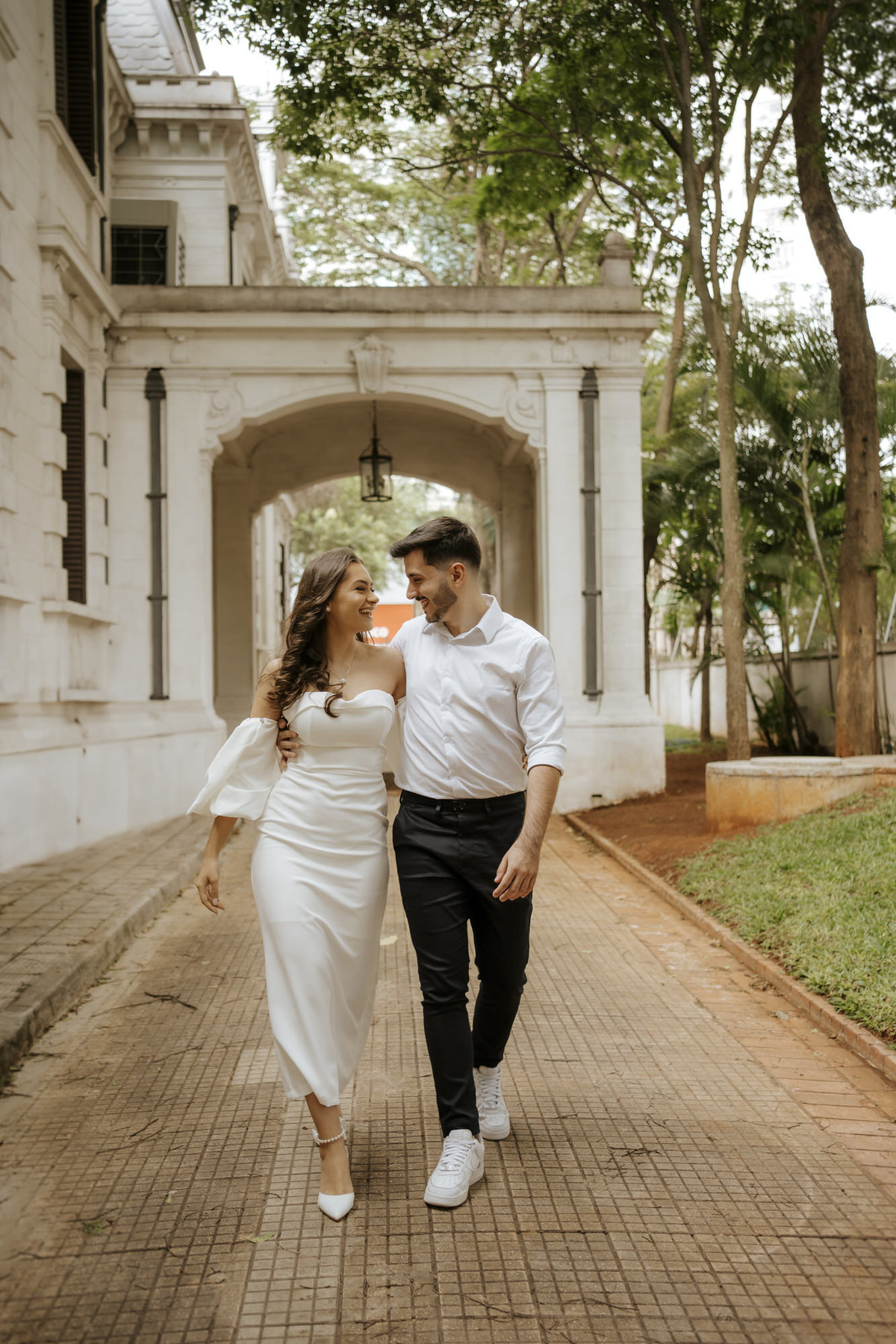 pré-wedding, wedding, ensaio de casal, ensaio fotográfico de casal, ensaio de casal na casa das rosas, casa das rosas, fotos de casal, ensaio fotográfico urbano e moderno