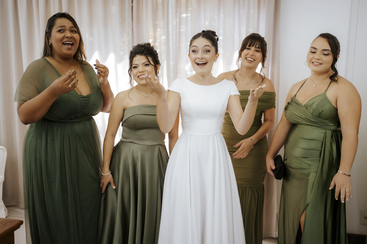 casamento ao ar livre, cerimônia externa, casamento no campo, vestido de noiva, dia da noiva, first touch, cerimônia religiosa, madrinhas de casamento, 