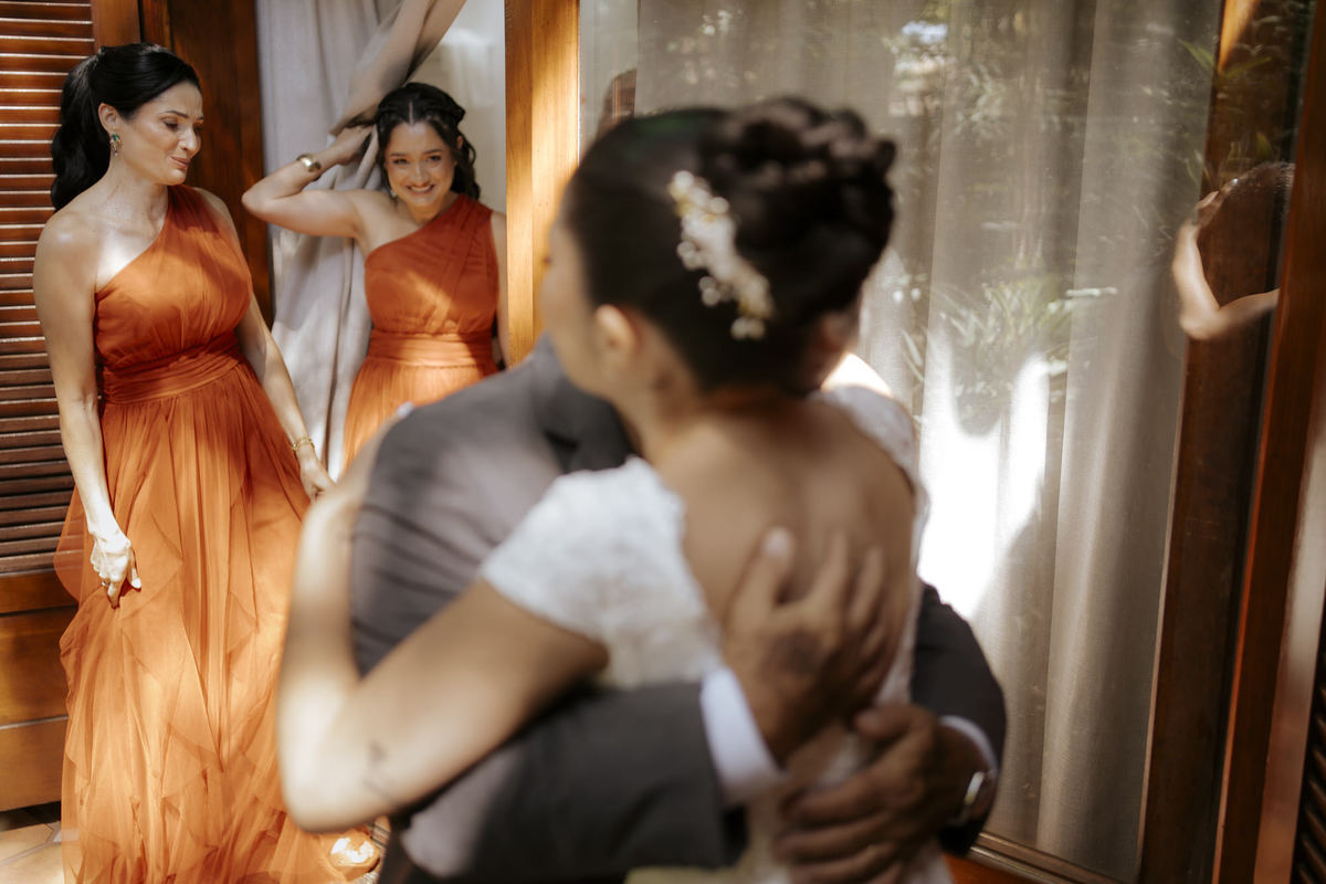 casamento ao ar livre, cerimônia externa, casamento no campo, vestido de noiva, dia da noiva, first touch, cerimônia religiosa, madrinhas de casamento, 
