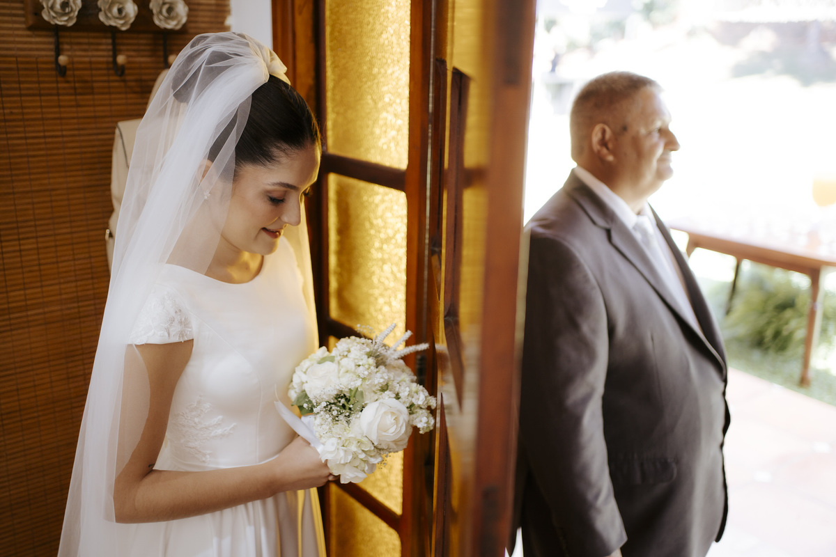 casamento ao ar livre, cerimônia externa, casamento no campo, vestido de noiva, dia da noiva, first touch, cerimônia religiosa, madrinhas de casamento, 