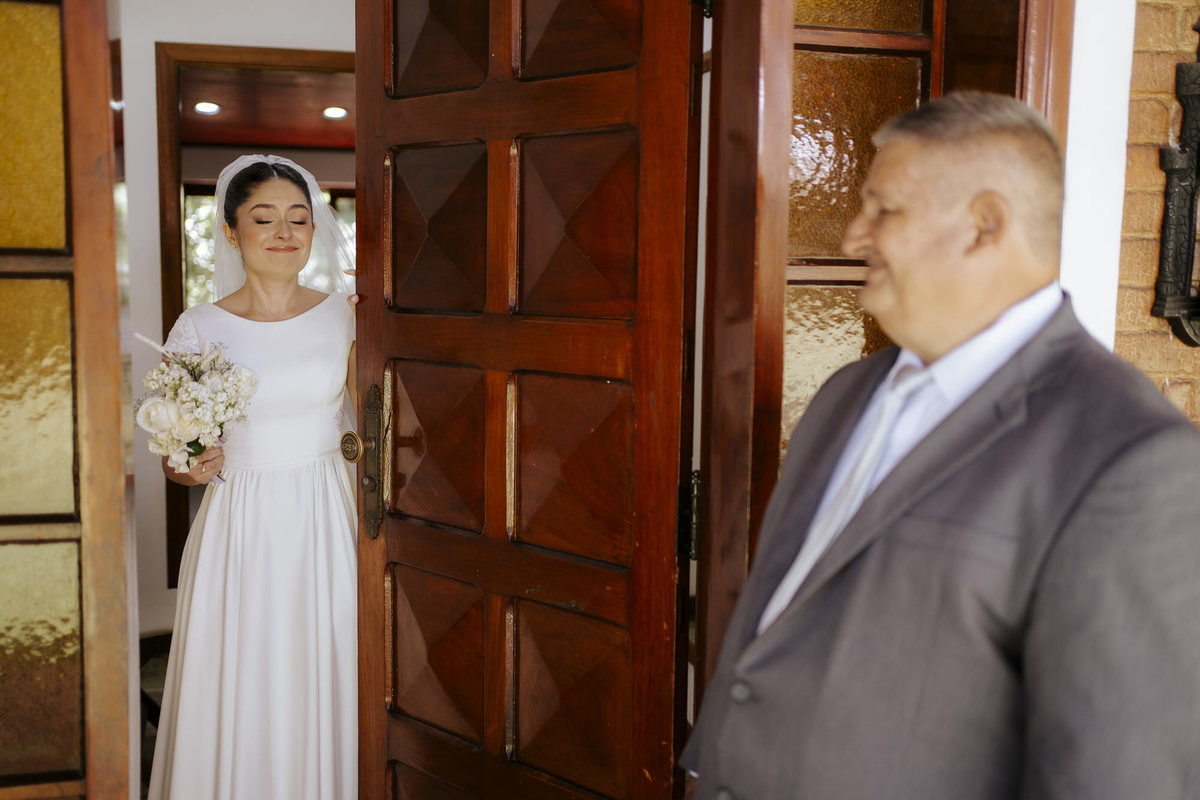 casamento ao ar livre, cerimônia externa, casamento no campo, vestido de noiva, dia da noiva, first touch, cerimônia religiosa, madrinhas de casamento, 