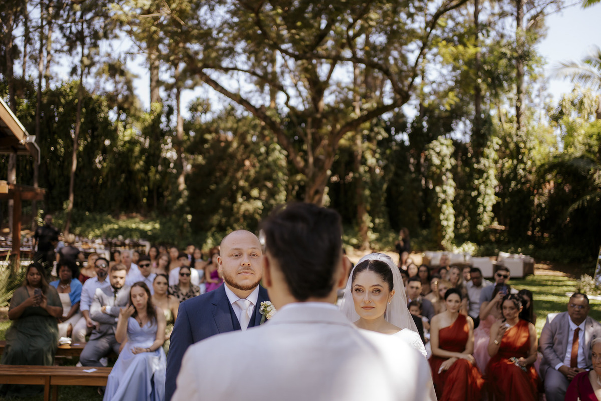 casamento ao ar livre, cerimônia externa, casamento no campo, vestido de noiva, dia da noiva, first touch, cerimônia religiosa, madrinhas de casamento, 