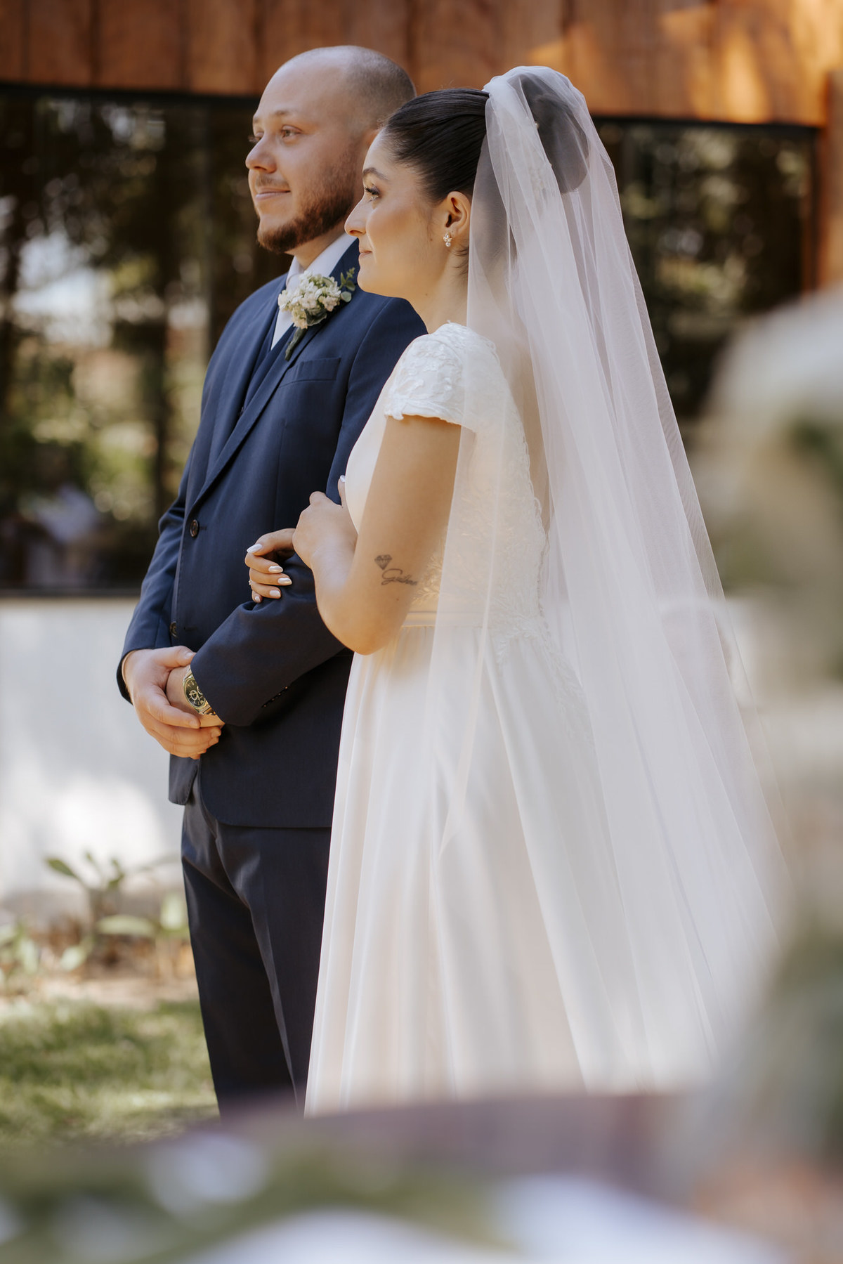 casamento ao ar livre, cerimônia externa, casamento no campo, vestido de noiva, dia da noiva, first touch, cerimônia religiosa, madrinhas de casamento, 