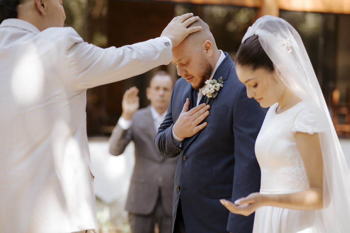 casamento ao ar livre, cerimônia externa, casamento no campo, vestido de noiva, dia da noiva, first touch, cerimônia religiosa, madrinhas de casamento, 