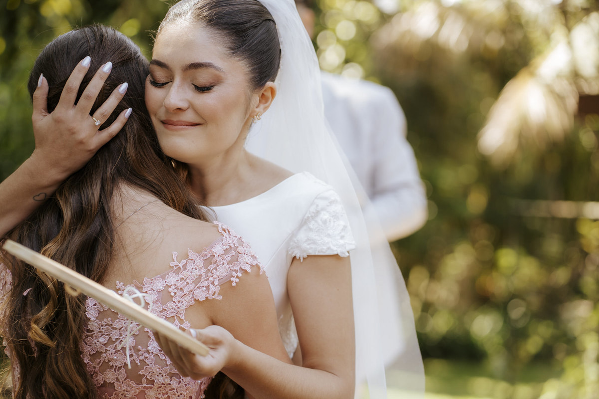 casamento ao ar livre, cerimônia externa, casamento no campo, vestido de noiva, dia da noiva, first touch, cerimônia religiosa, madrinhas de casamento, 