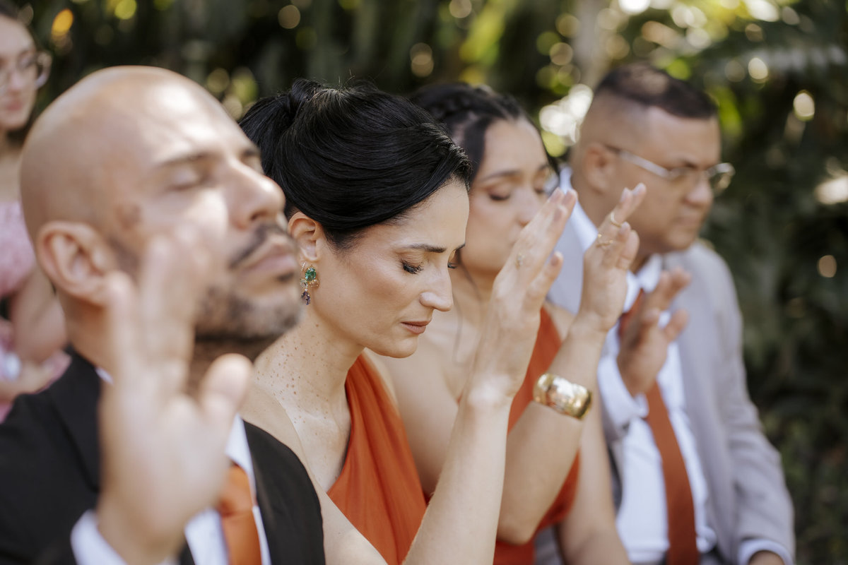 casamento ao ar livre, cerimônia externa, casamento no campo, vestido de noiva, dia da noiva, first touch, cerimônia religiosa, madrinhas de casamento, 