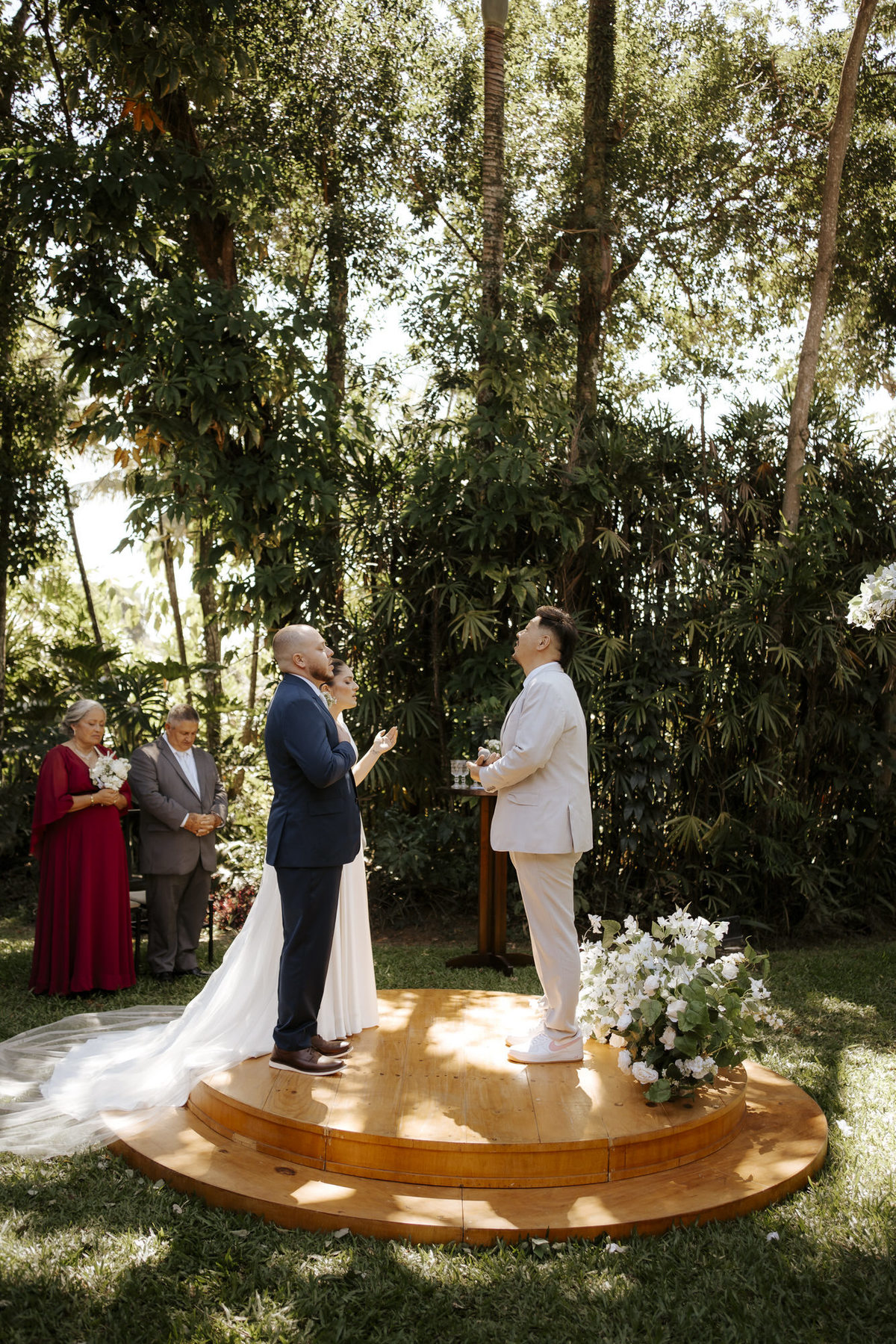 casamento ao ar livre, cerimônia externa, casamento no campo, vestido de noiva, dia da noiva, first touch, cerimônia religiosa, madrinhas de casamento, 