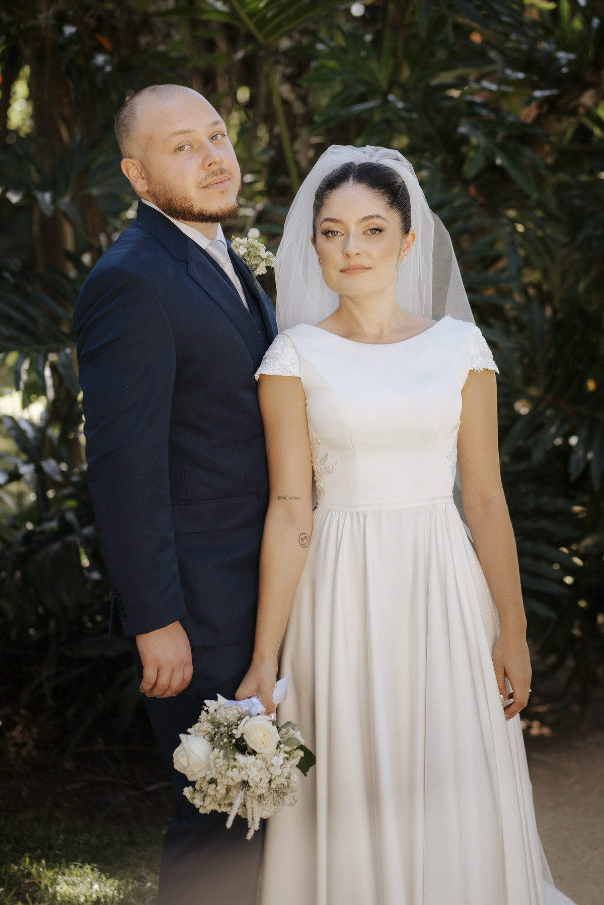 casamento ao ar livre, cerimônia externa, casamento no campo, vestido de noiva, dia da noiva, first touch, cerimônia religiosa, madrinhas de casamento, 