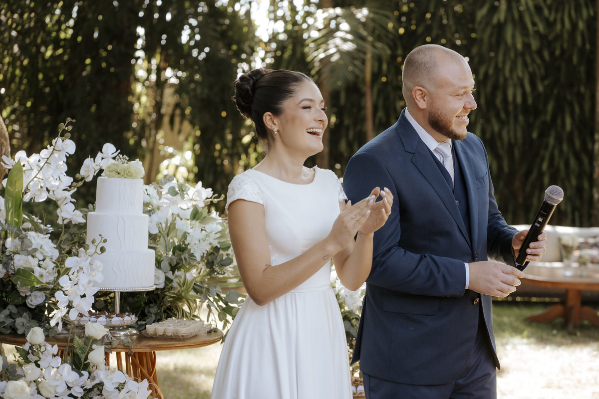 casamento ao ar livre, cerimônia externa, casamento no campo, vestido de noiva, dia da noiva, first touch, cerimônia religiosa, madrinhas de casamento, 
