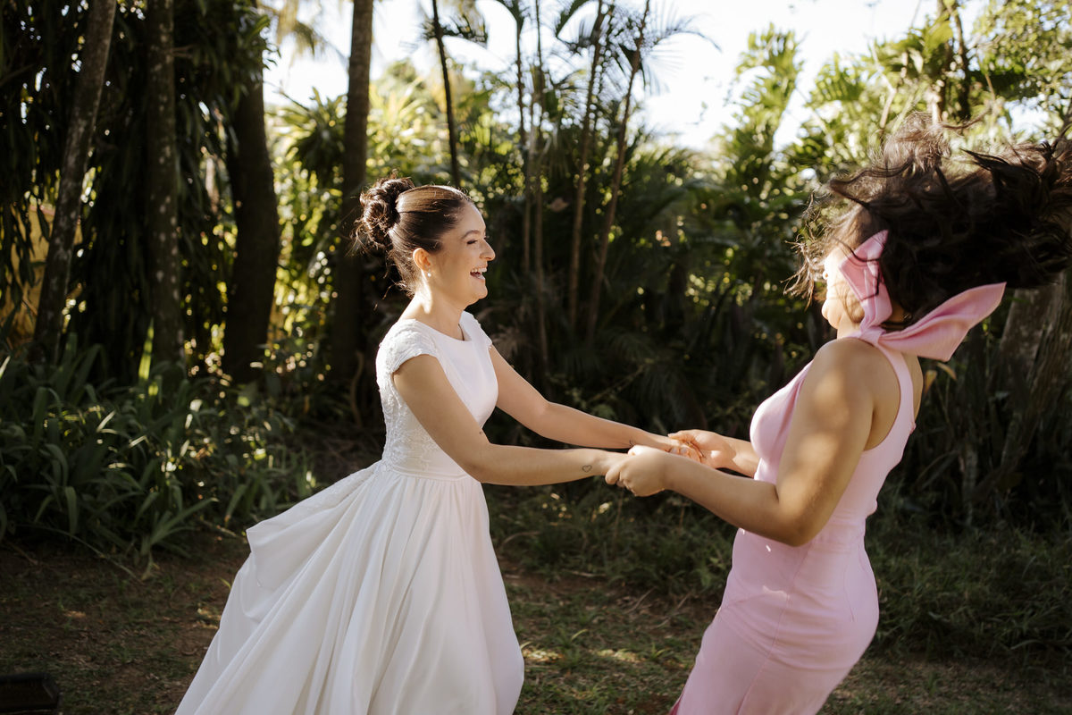 casamento ao ar livre, cerimônia externa, casamento no campo, vestido de noiva, dia da noiva, first touch, cerimônia religiosa, madrinhas de casamento, 