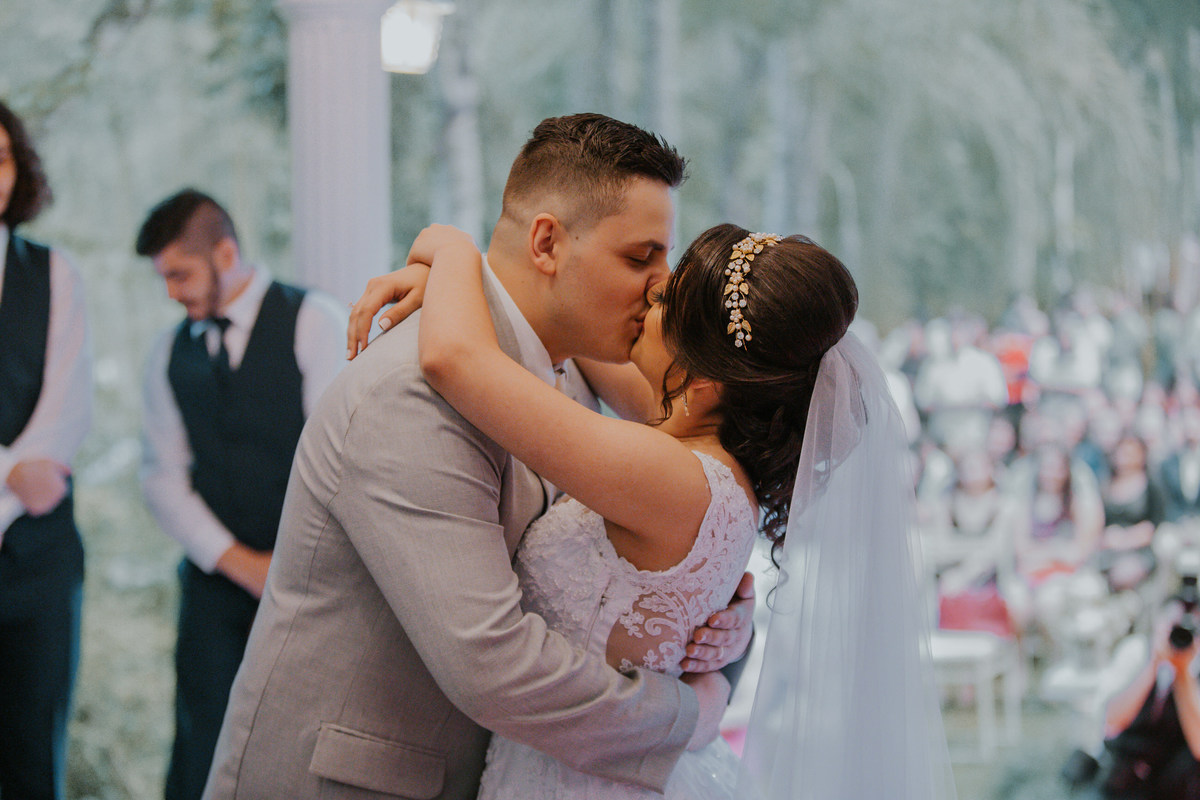 casamento paula e arthur beijo Chácara Flores Eventos - Ribeirão Pires