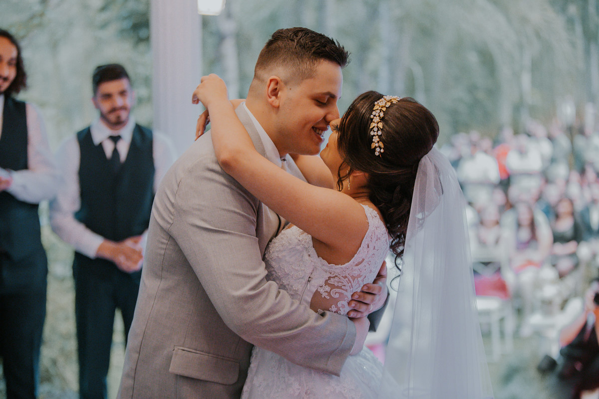 casamento paula e arthur beijo Chácara Flores Eventos - Ribeirão Pires