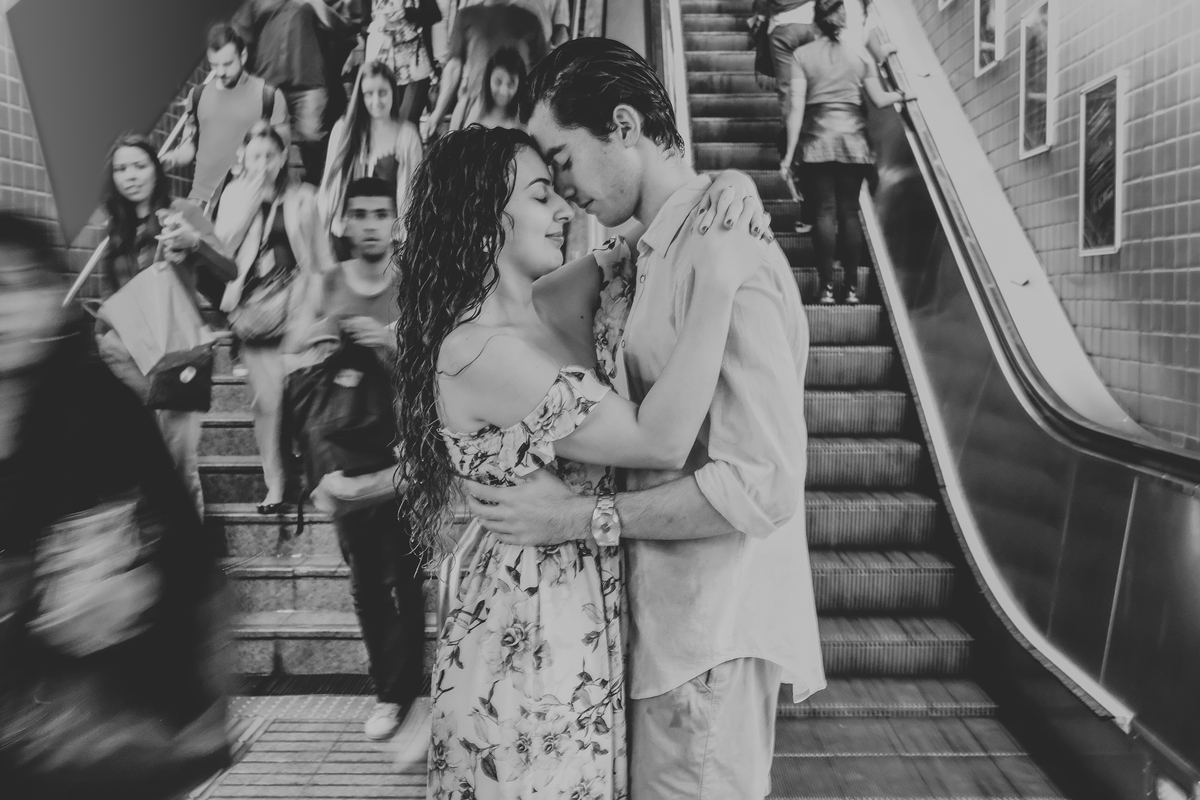 Ensaio Casal Paulista chuva metro consolação