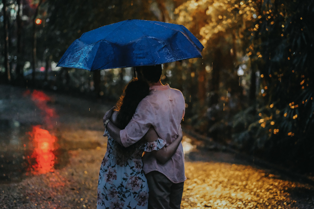 Ensaio Casal Paulista parque trianon chuva juntos