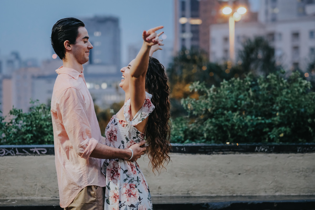Ensaio Casal Paulista masp chuva comemorando