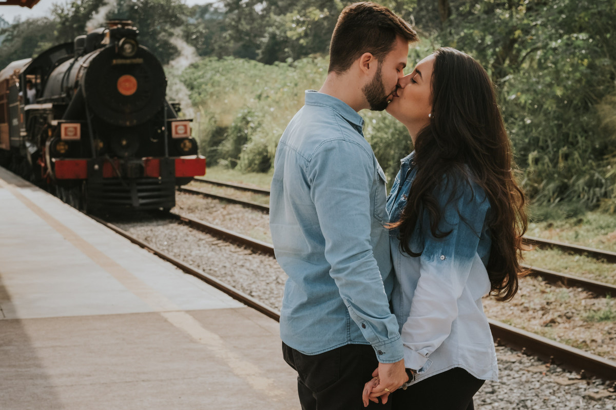 Ensaio PreWedding Casal Guararema Mayara e Tales Estação Luís Carlos