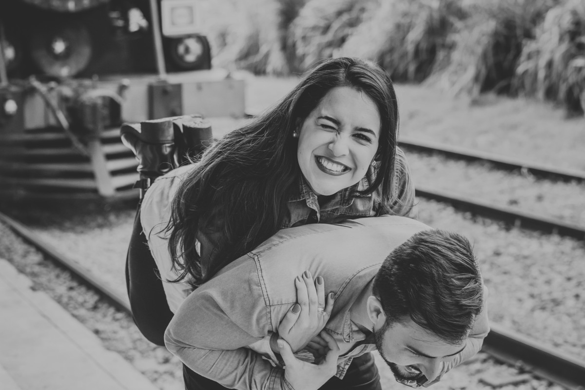 Ensaio PreWedding Casal Guararema Mayara e Tales Estação Luís Carlos