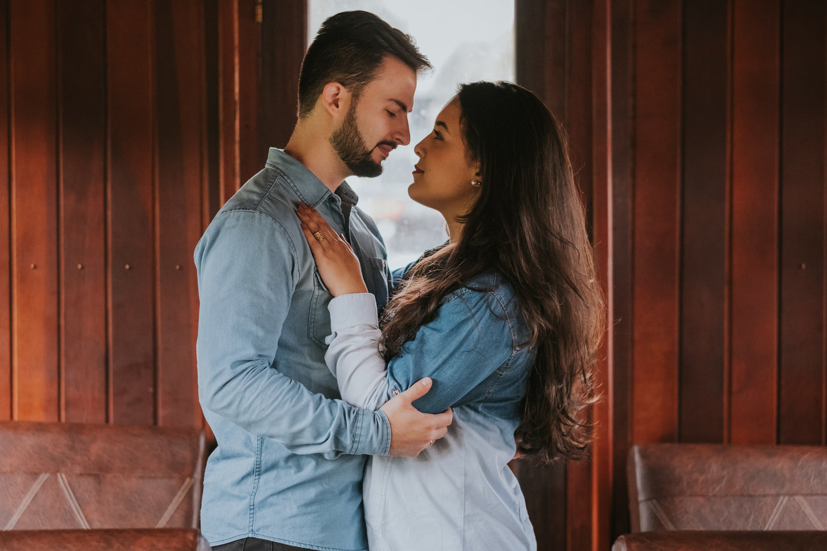 Ensaio PreWedding Casal Guararema Mayara e Tales Estação Luís Carlos